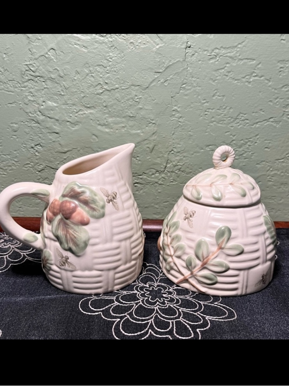 Pfaltzgraff Naturewood Pitcher Bee Hive Honey Jar Creamer/Sugar Rustic Stoneware